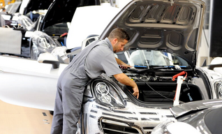 Automobilindustrie in Deutschland: Warum das Land am Verbrenner hängt