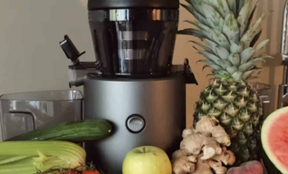 Slow Juicer Test: Hurom H320N Erfahrungen bei Säften & Smoothies aus dem Testsieger | SPORTS INSIDER